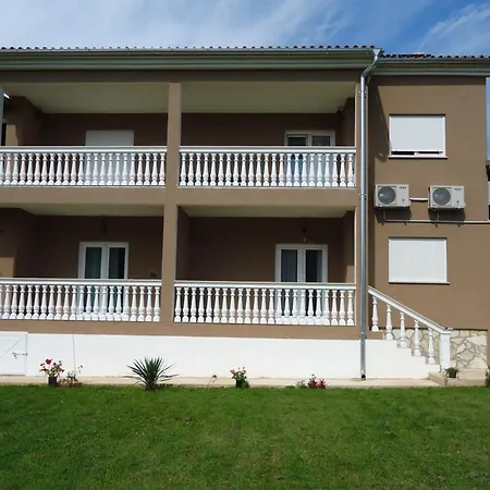 Apartament Nina *
